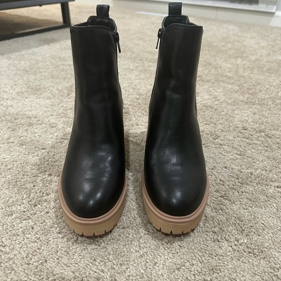 Dolce Vita Heeled Bootie - Picture 4 of 7